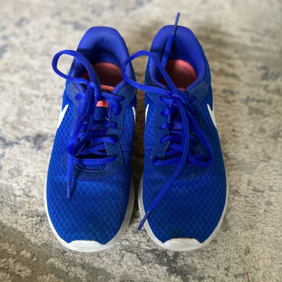 Nike Shoes - Picture 7 of 8